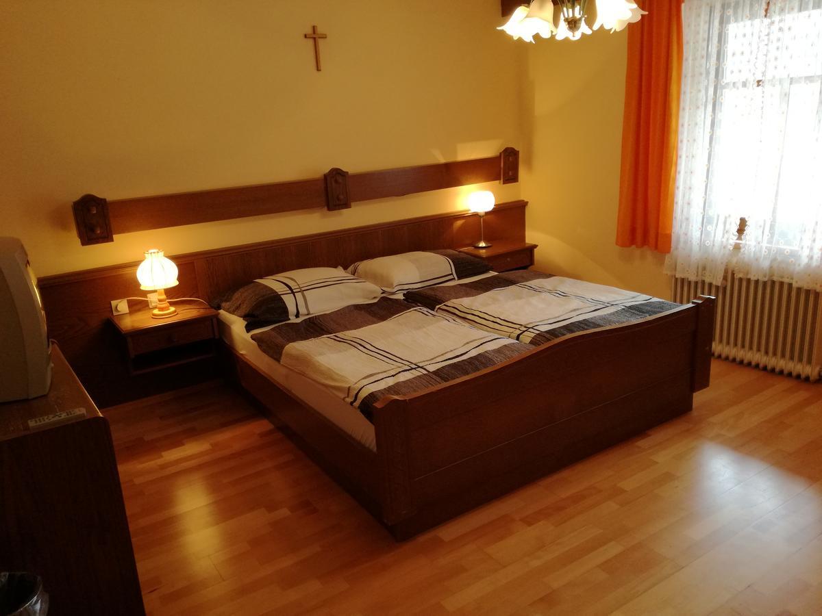 Gasthof Kirchenwirt Лакенхоф Екстериор снимка